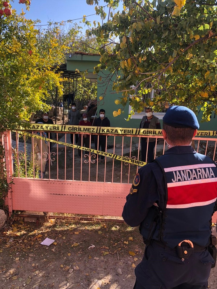 Korkuteli'de Jandarma Ekipleri Kovid-19 Denetimlerini Sürdürüyor