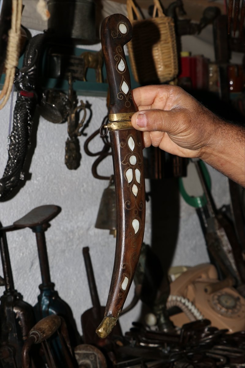 Evindeki Antika Eşyalar Ziyaretçilerini Tarihi Yolculuğa Çıkarıyor