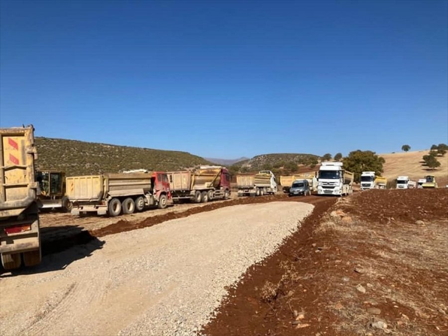 Ahırlı'da Yayla Yollarının Yapımı Hızlandı