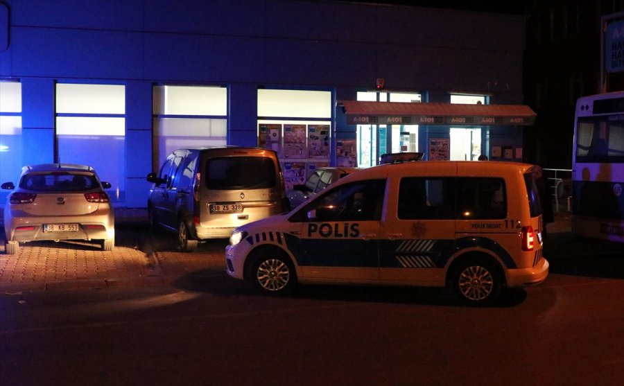 Hırsız Marketten Aldıklarını Ödememek İçin Kasiyeri Yaraladı