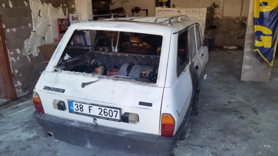 Kayseri'de Tamirdeki Otomobilin Lpg Deposundan Sızan Gaz Patladı: 3 Yaralı