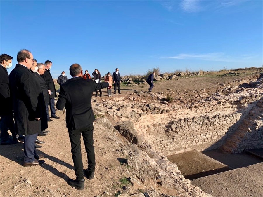 Kültür Ve Turizm Bakan Yardımcısı Çam, 2021 Yunus Emre Yılı Dolayısıyla Eskişehir'e Geldi