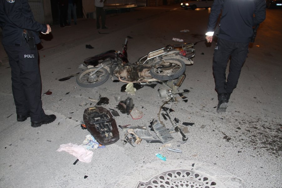 Beyşehir'de Otomobille Motosiklet Çarpıştı, 3 Kişi Ağır Yaralandı