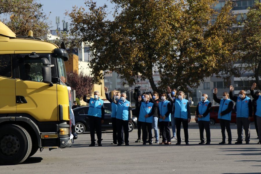 Kayseri'den İzmir'deki Depremzedelere Yardım