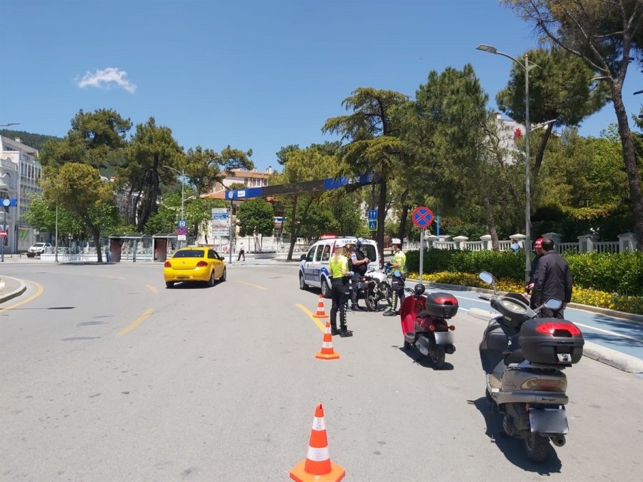 Kurallara Uymayan Motosiklet Sürücüleri Denetime Takıldı