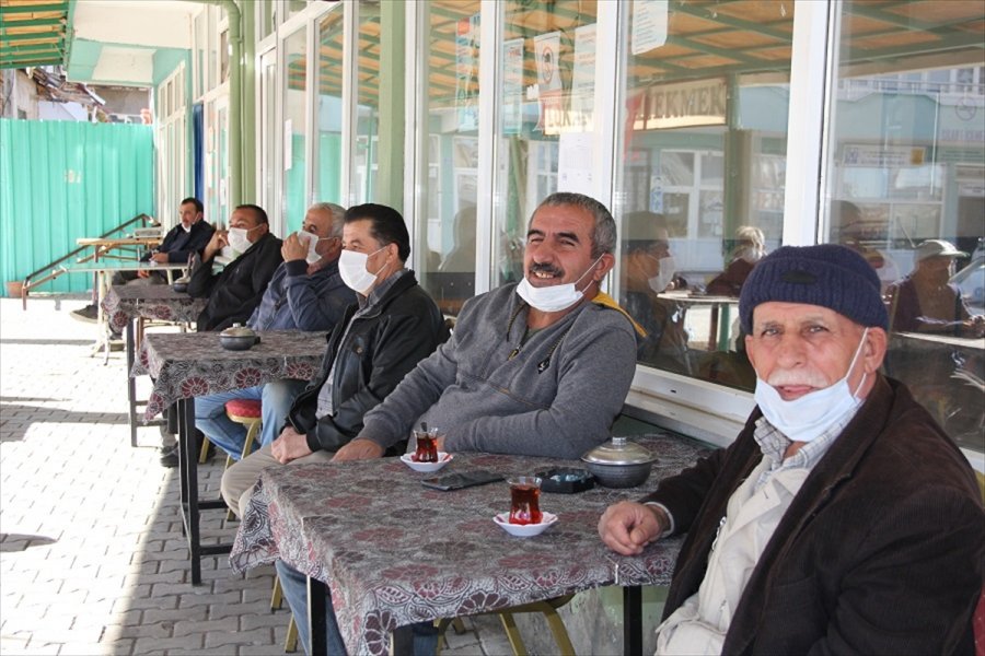 Yalıhüyük'te Kaymakam Şahin'den Kovid-19 Denetimi