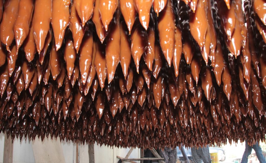 Beypazarı Üzümü Cevizli Sucuk Haline Getiriliyor