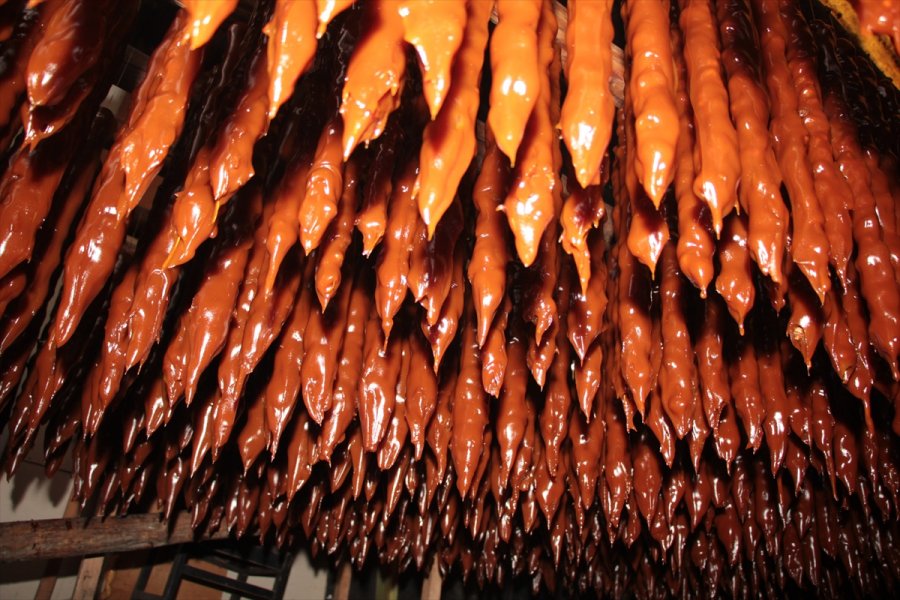 Beypazarı Üzümü Cevizli Sucuk Haline Getiriliyor