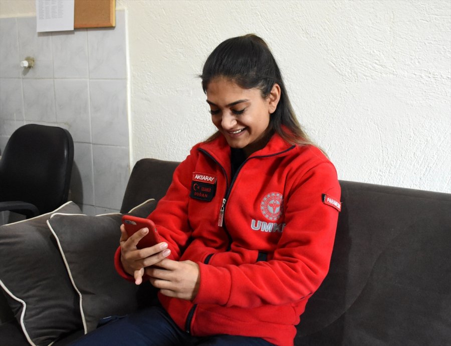 Umke Personeli Edanur, İzmir'deki Depremde İnci Okan'ı Kurtardığı Anı Unutamıyor