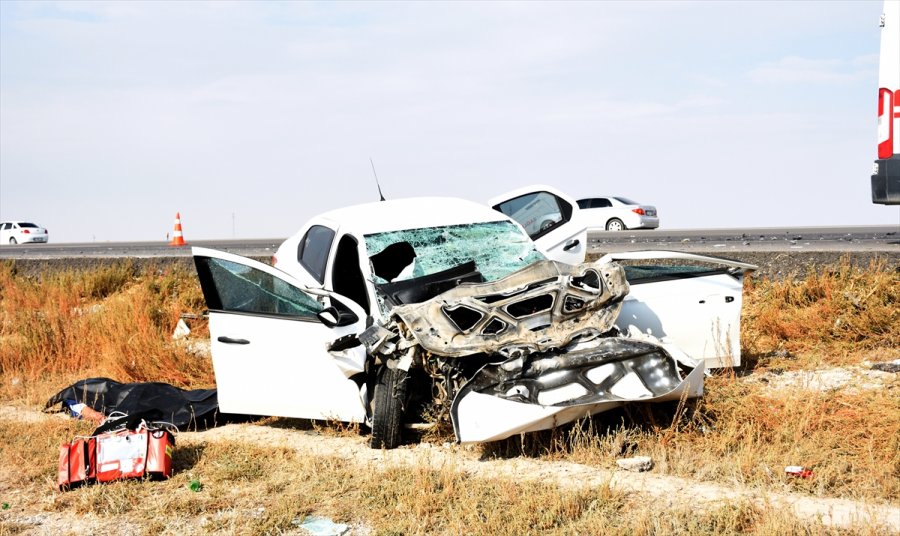 Aksaray'da Otomobil Tıra Çarptı: 1 Ölü, 1 Yaralı