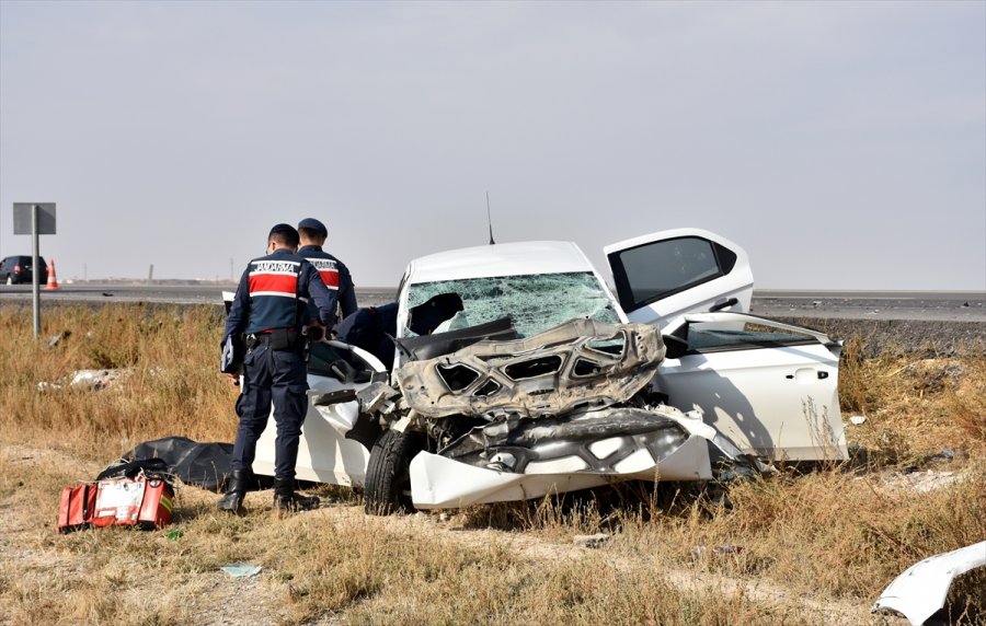 Aksaray'da Otomobil Tıra Çarptı: 1 Ölü, 1 Yaralı