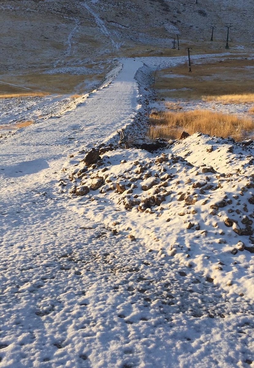 Antalya'nın Zirvesinde Kar, Sahilinde Deniz Keyfi