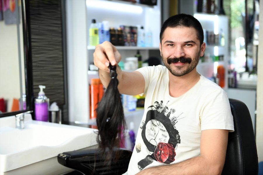 Belediye Çalışanı 2 Yıldır Uzattığı Saçlarını Kanser Hastaları İçin Bağışladı