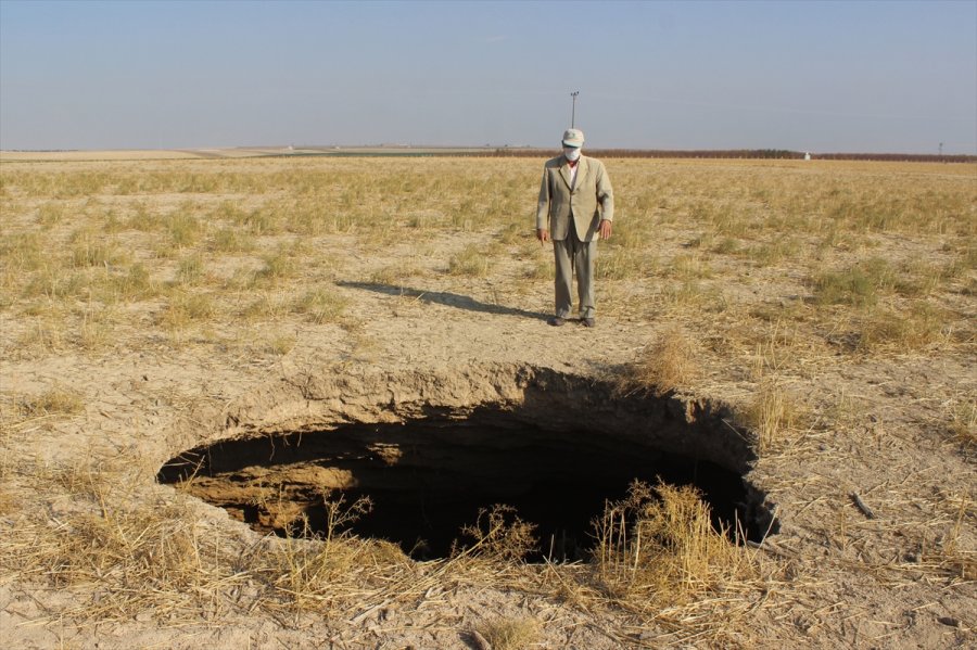 Konya Karapınar'da 10 Metre Genişliğinde Obruk Oluştu