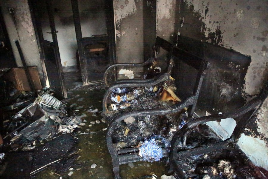 Mersin'de Ev Yangını Hasara Yol Açtı