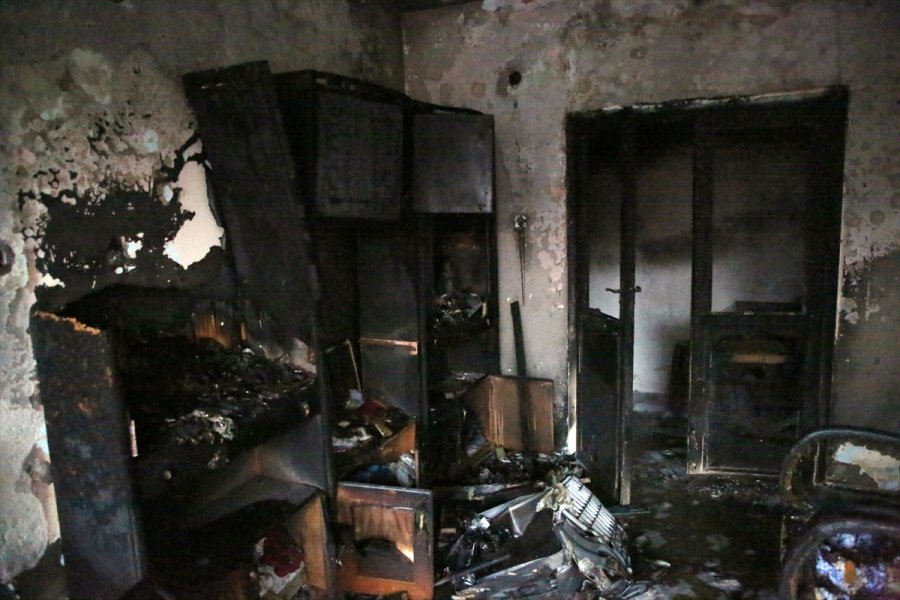 Mersin'de Ev Yangını Hasara Yol Açtı