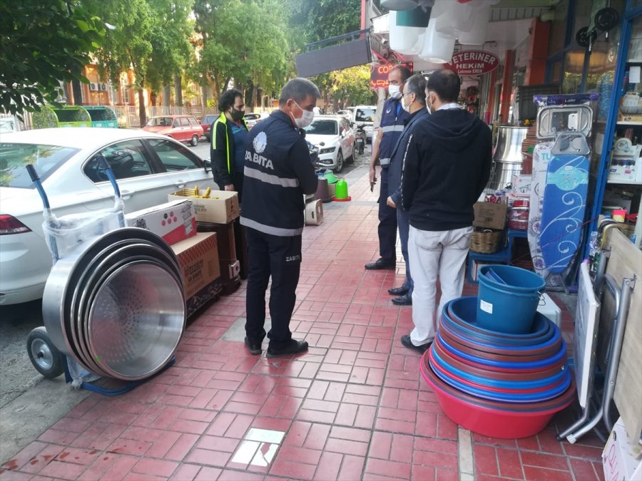 Silifke’de Zabıta Kaldırım İşgali Yapan Esnafı Denetledi