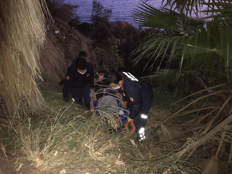 Antalya'da Falezlerden Düşen Kişi Yaralandı