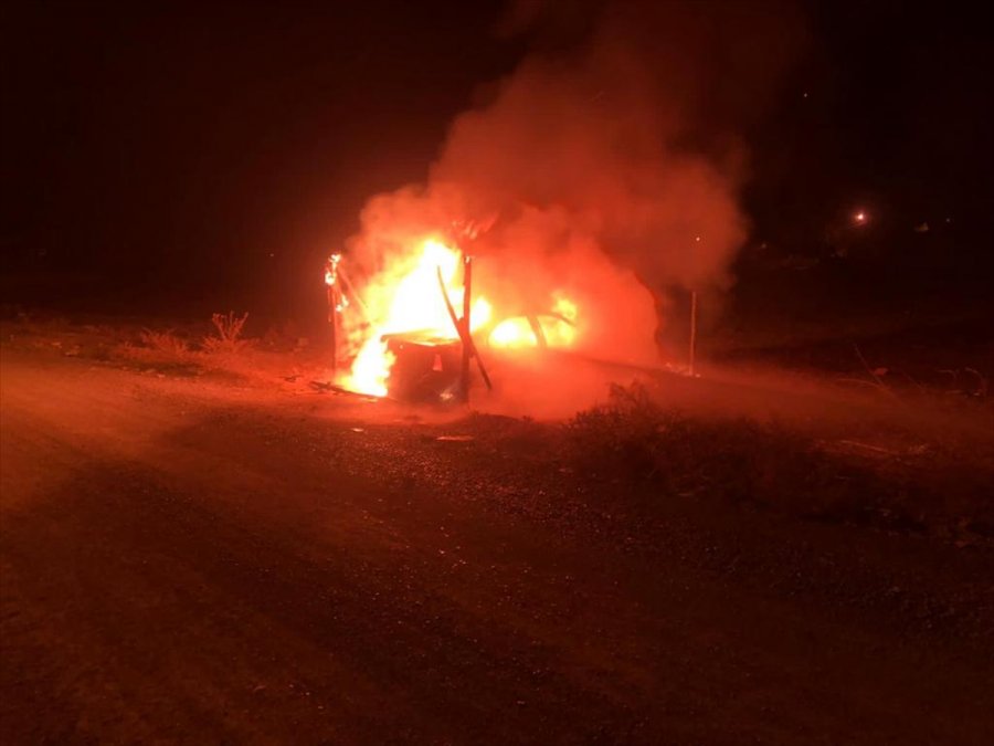 Kulu'da Park Halindeki Otomobil Yandı
