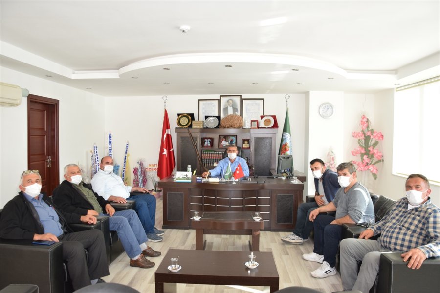 Eşme Ziraat Odası Başkanı Çetin, Kumluca'daki Seraları İnceledi