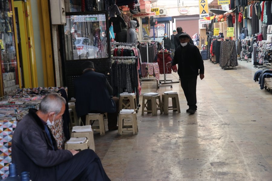Konya'da Vatandaşlar Sigara İçme Yasağına Kısmen Uyuyor