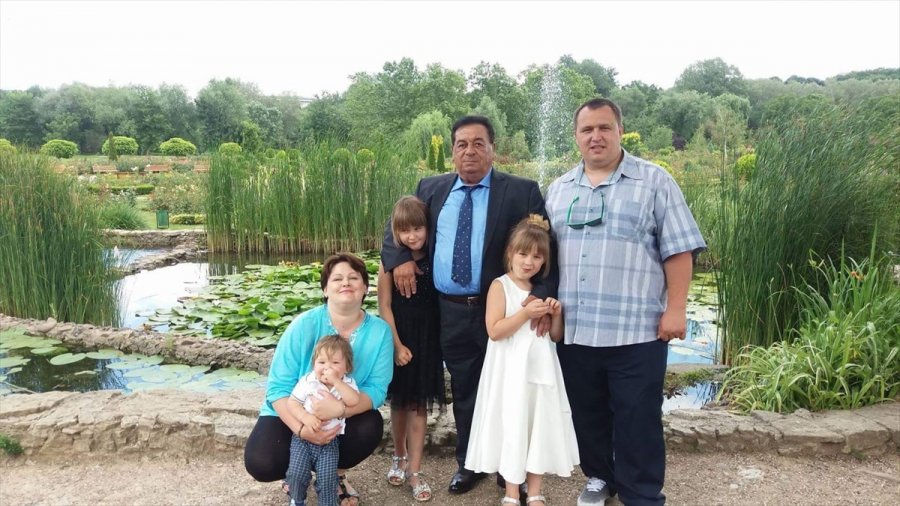 Sahip Çıktığı Evsiz Rus Çocuğa 28 Yıldır Babalık Yapıyor