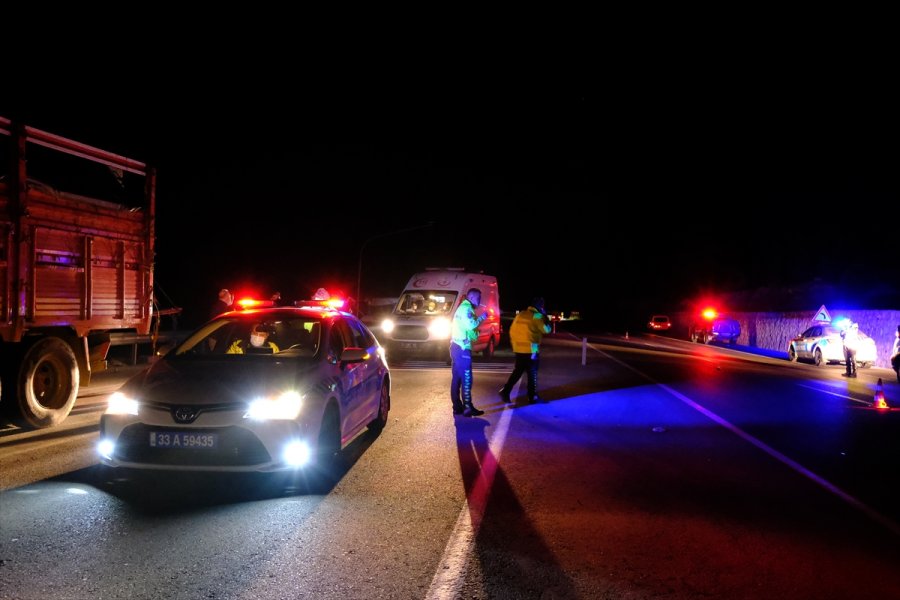 Mersin'de Kamyon İle Kamyonet Çarpıştı: 2 Ölü, 2 Yaralı