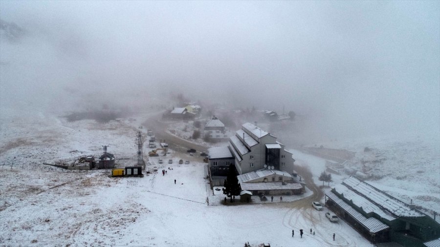 Antalya'da Yüksek Kesimlerde Kar Etkili Oldu