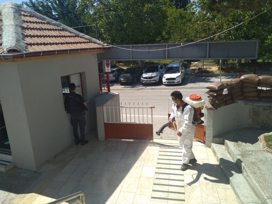 Halkapınar'da Dezenfekte Çalışmaları Devam Ediyor