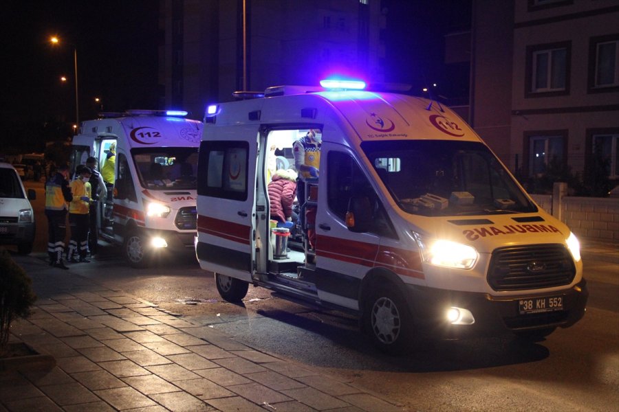 Kayseri'de İki Otomobil Çarpıştı: 6 Yaralı