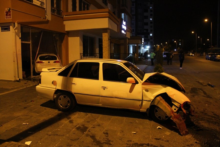 Kayseri'de İki Otomobil Çarpıştı: 6 Yaralı