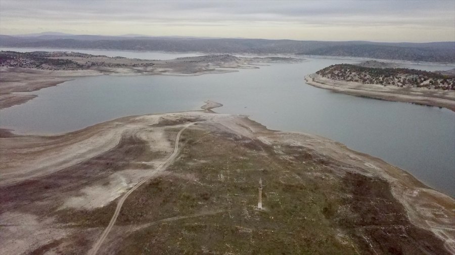 Porsuk Barajı'nın Suyu Çekilince Eski Minare Gün Yüzüne Çıktı