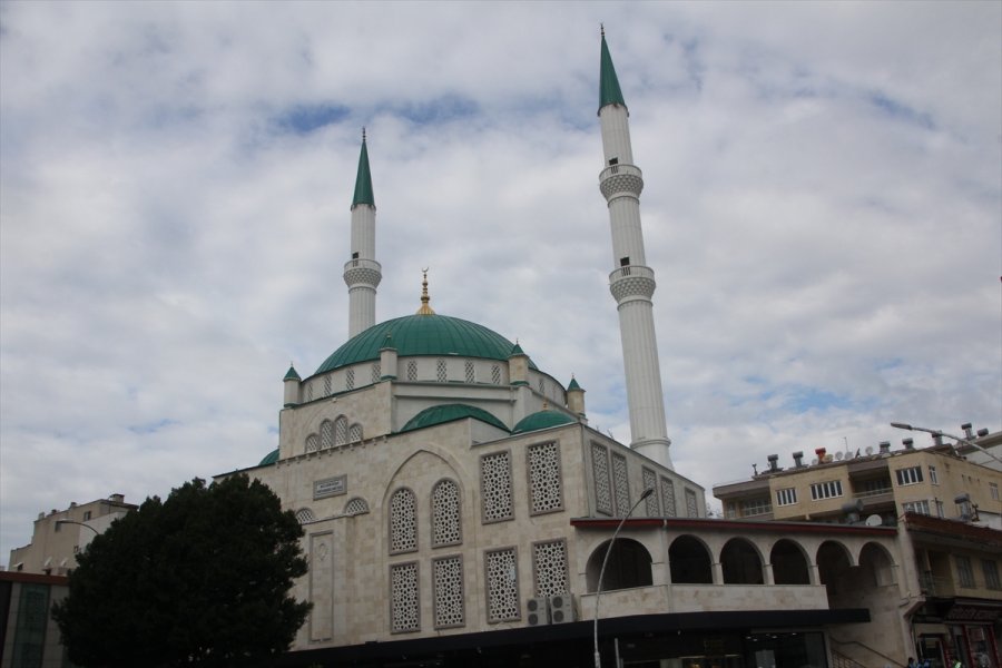 Serik İlçesinde Merkez Camisi İbadete Açıldı