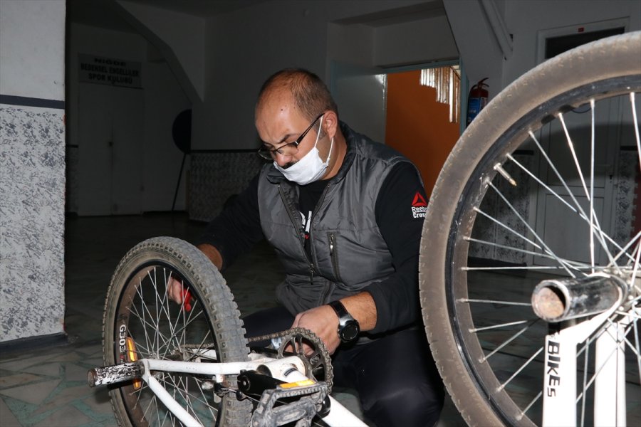 Tamir Edilen Hurda Bisikletler Çocukların Mutluluğu Oluyor