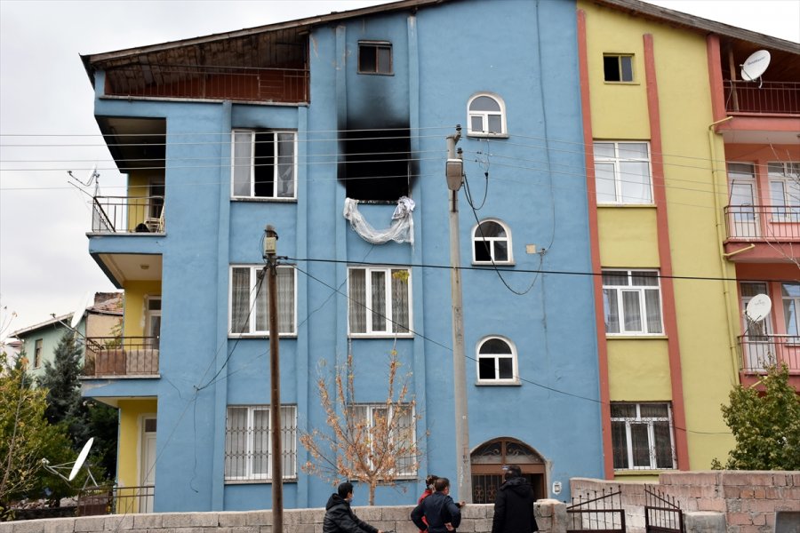 Aksaray'da Benzin Dökülen Sobanın Patlaması Sonucu Çıkan Yangında 5 Kişi Yaralandı