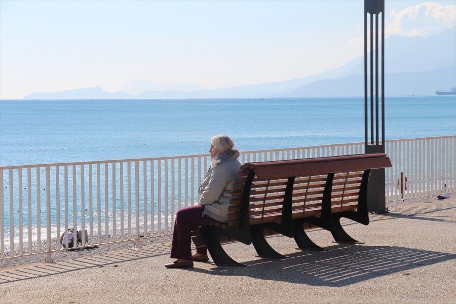 Antalya'da 65 Yaş Ve Üstü Vatandaşların Deniz Keyfi