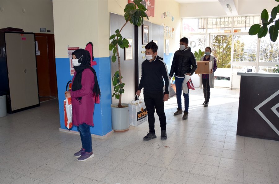 Fizik Profesörü Hayatını Köy Çocuklarının Geleceği Ve Eğitimine Adadı