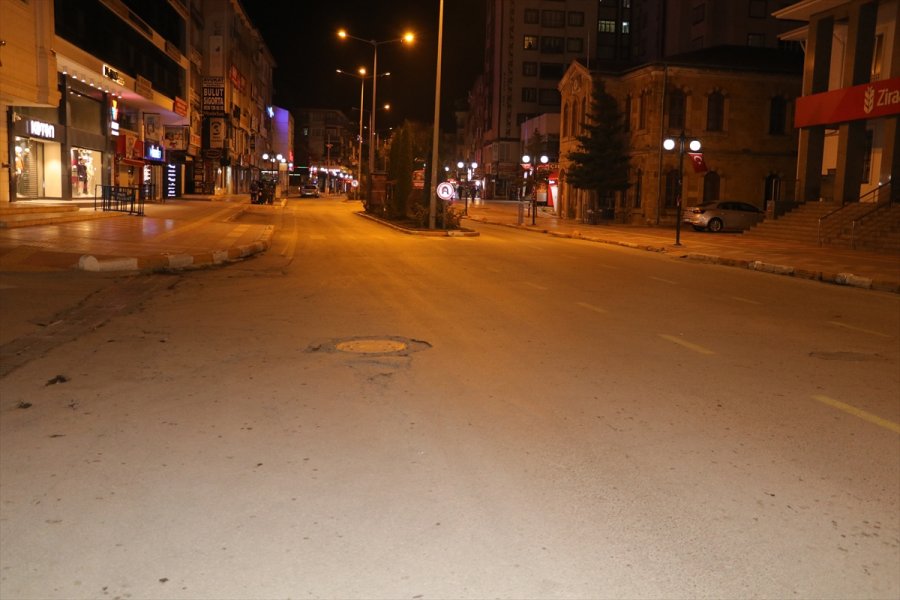 İç Anadolu'da Sokağa Çıkma Yasağının Ardından Cadde Ve Sokaklar Boş Kaldı