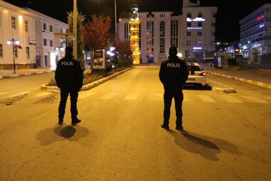 İç Anadolu'da Sokağa Çıkma Yasağının Ardından Cadde Ve Sokaklar Boş Kaldı