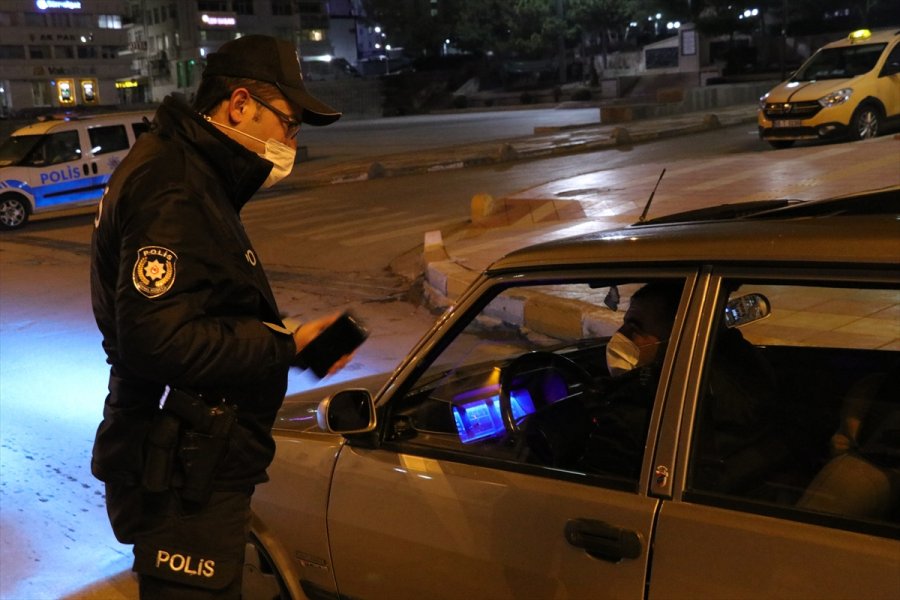 İç Anadolu'da Sokağa Çıkma Yasağının Ardından Cadde Ve Sokaklar Boş Kaldı