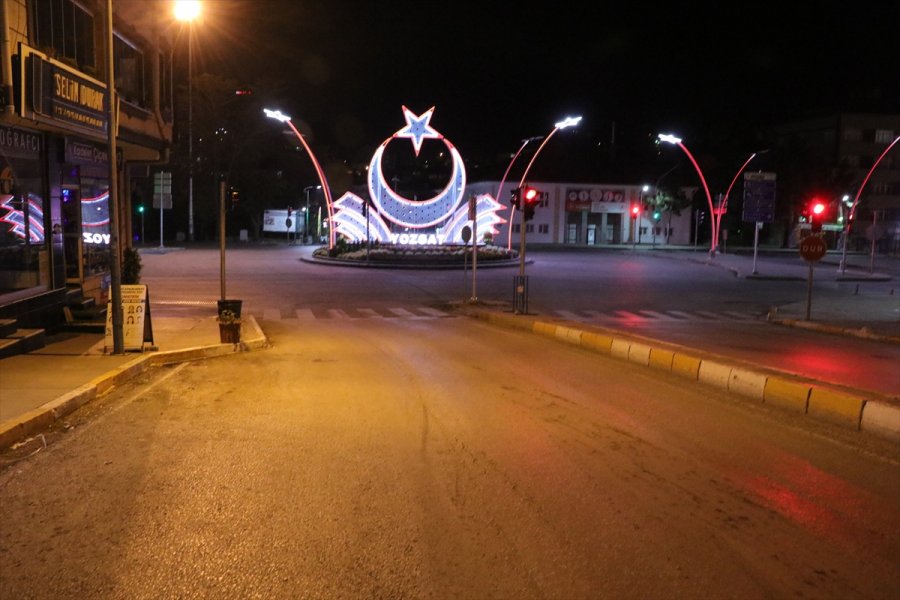 İç Anadolu'da Sokağa Çıkma Yasağının Ardından Cadde Ve Sokaklar Boş Kaldı
