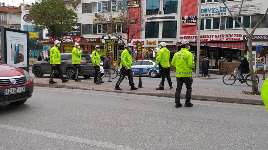 Konya'da Masaya Servis İsteyen Müşterilerle Garson Arasında Çıkan Kavgada 2 Kişi Yaralandı