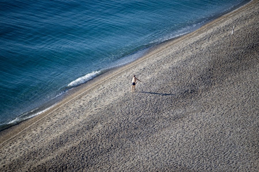 Antalya'da Sokağa Çıkma Kısıtlamasına Uyuldu