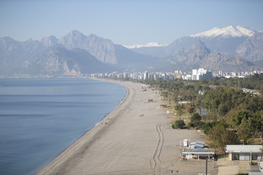Antalya'da Sokağa Çıkma Kısıtlamasına Uyuldu