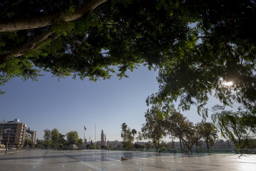 Antalya'da Sokağa Çıkma Kısıtlamasına Uyuldu