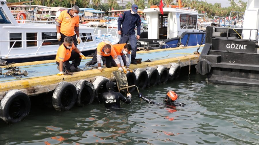 Mersin'de Deniz Dibi Temizliği Yapıldı