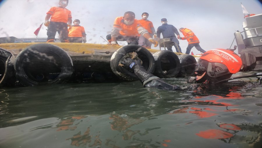 Mersin'de Deniz Dibi Temizliği Yapıldı