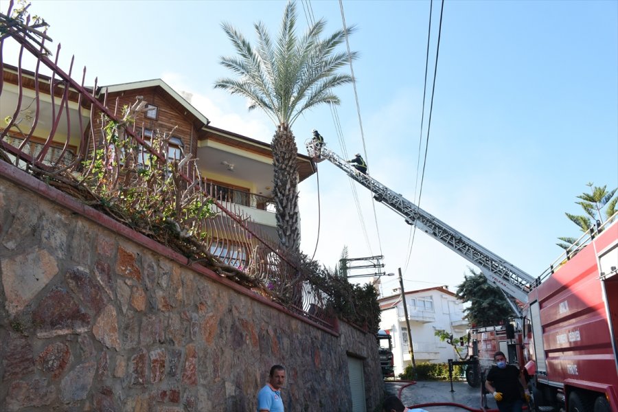 Alanya'da Çatı Katında Çıkan Yangın Söndürüldü