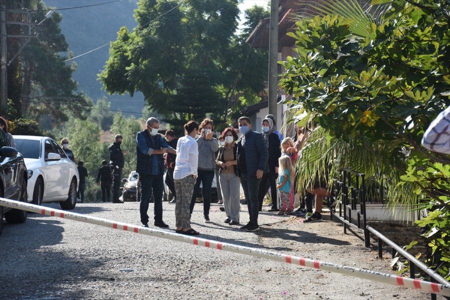Alanya'da Çatı Katında Çıkan Yangın Söndürüldü