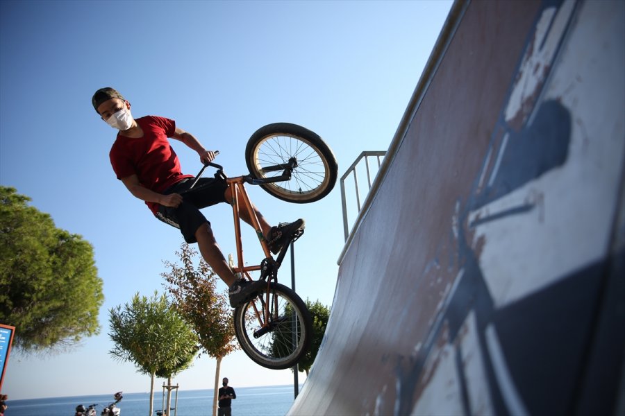 Antalya, Muğla, Isparta Ve Burdur'da 20 Yaş Ve Altı Çocuklarla Gençler Sokağa Çıktı